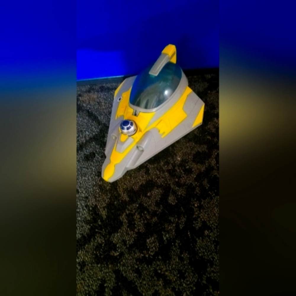 Starwars Awing fighter 2008 yellow and Gray Space Shuttle Toy - Kids Toy